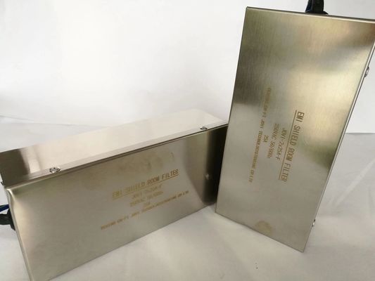 Un buon prezzo. Ultra leggero filtro di potenza RF da 0,2 libbre 20dB perdita di ritorno 50 Ohm filtro di banda RF in linea